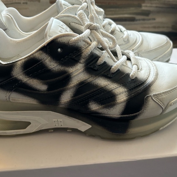 Givenchy Chito Sneakers - Picture 4 of 15